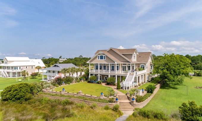 Newport Apartment | Intercoastal waterway/waterfront