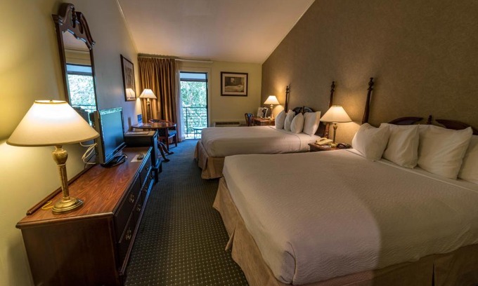 Lakeville Hotel | Interlaken Inn