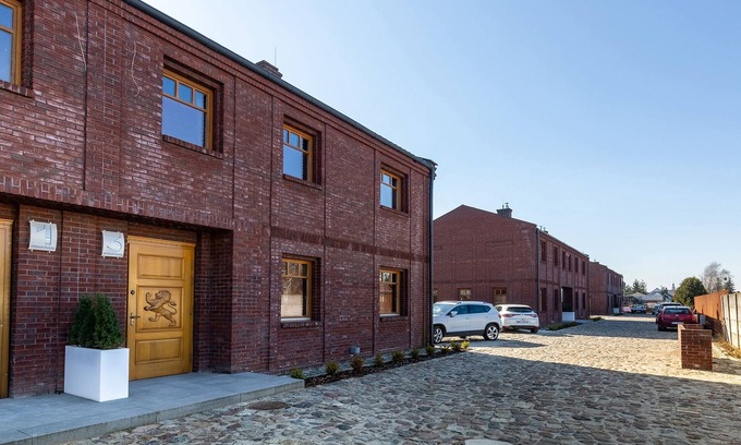 Skorzewo Apartment | International Poznan Trades MTP Airport Ławica Motorbike Racing Apartment 125m²