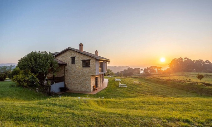 Lloreda Apartment | Intimate retreat overlooking the sea