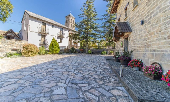 Senegue House | Intimate Retreat in the Pyrenees Garden & Parking