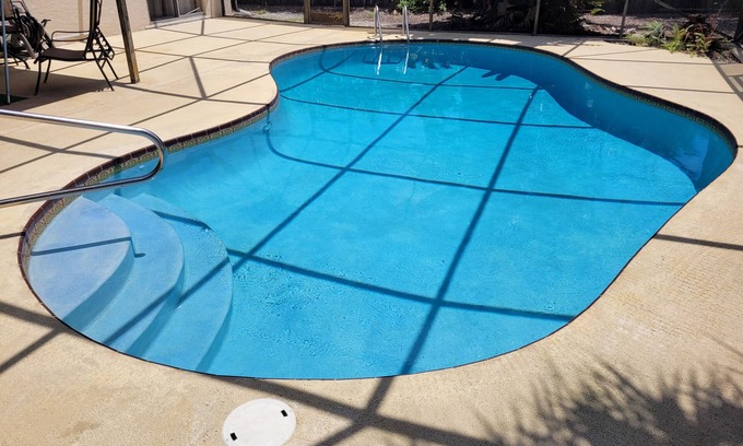 Indian Creek House | Intimate Tropical Retreat🌞🌴Remodeled Home⛳️🏊🏼♀️Private Pool/Yard🏡🚘2Garage