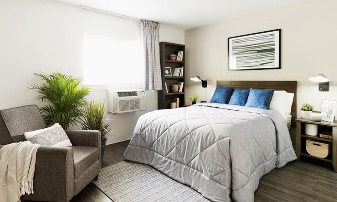Sand Ridge Hotel | InTown Suites Extended Stay Birmingham AL - Lakeshore Parkway