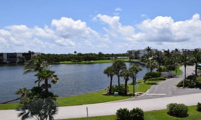 Stuart Condo | Intracoastal and Golf Views from the top floor