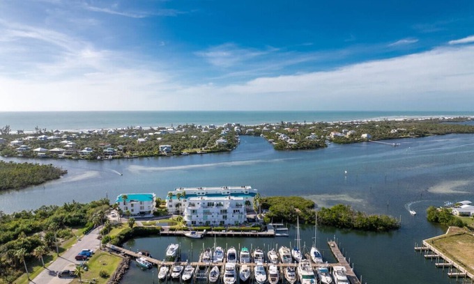Palm Island Apartment | Intracoastal Waterfront Luxury Condo
