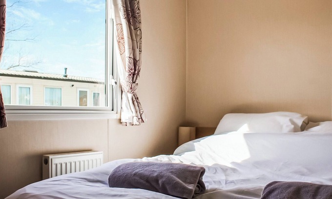 New Romney House | Introducing the Willerby Aurora, a 3-bedroom caravan designed with your comfort in mind.