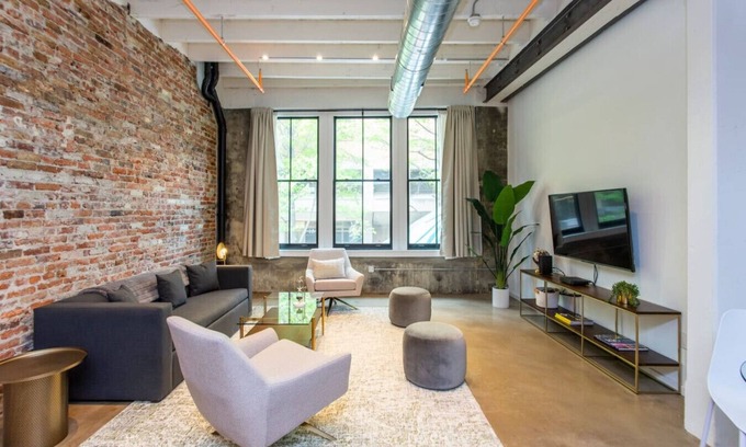 Washington Square West House | Inventors' Loft - Luxury, Upscale, Quiet 2BD!