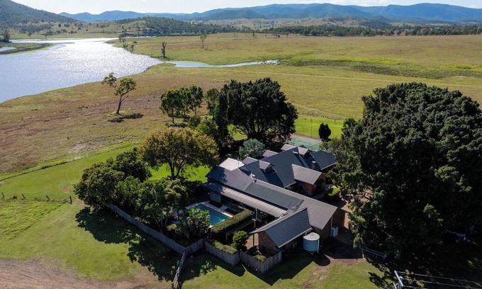 Crossdale House | Inverstanley - 4000-acre working cattle farm just 90 minutes from Brisbane.
