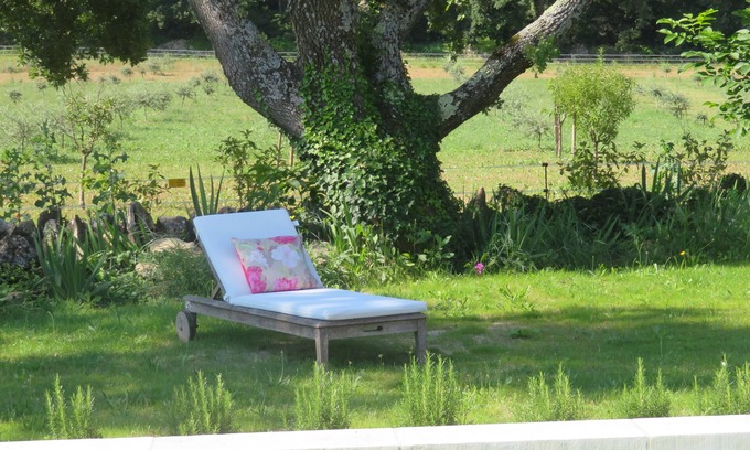 Menerbes Cottage | Invitation to idleness (2)