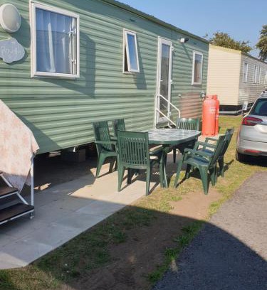 Porthcawl Ski Chalet | Inviting 3-Bed Caravan in Porthcawl
