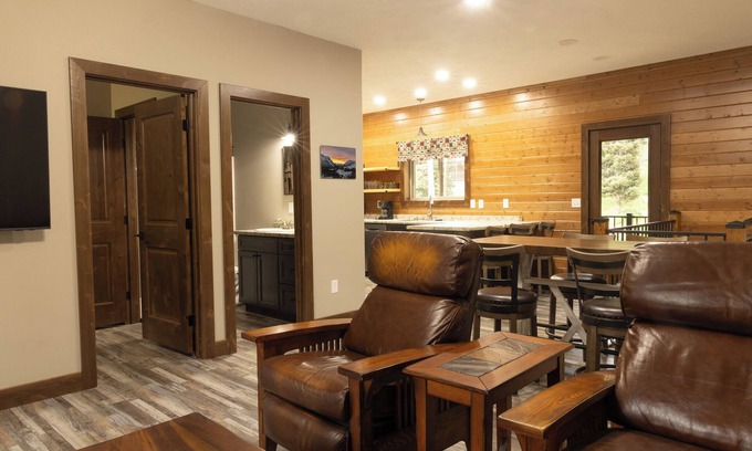 Cooke City-Silver Gate Cabin | Inviting 3-Bedroom Retreat with Mountain Views – Minutes from Yellowstone’s Northeast Entrance