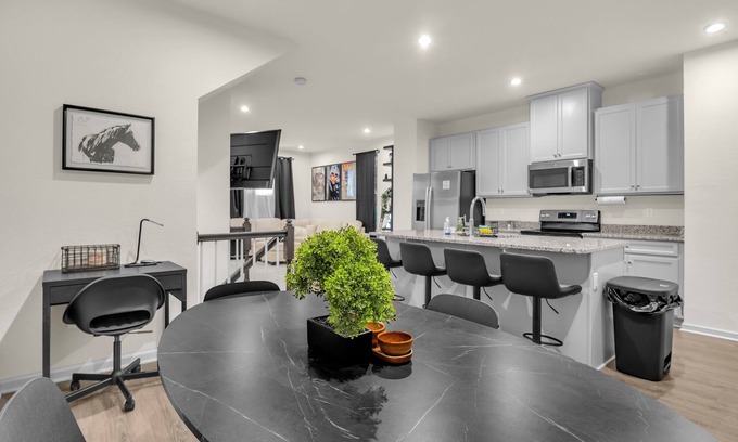 Portsmouth House | Inviting 3-bedroom townhome in delightful Portsmouth