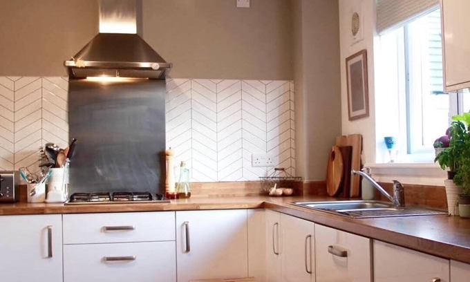 Kirkliston House | Inviting 4 bed home for Edinburgh Fringe Festival & Scotland Exploration