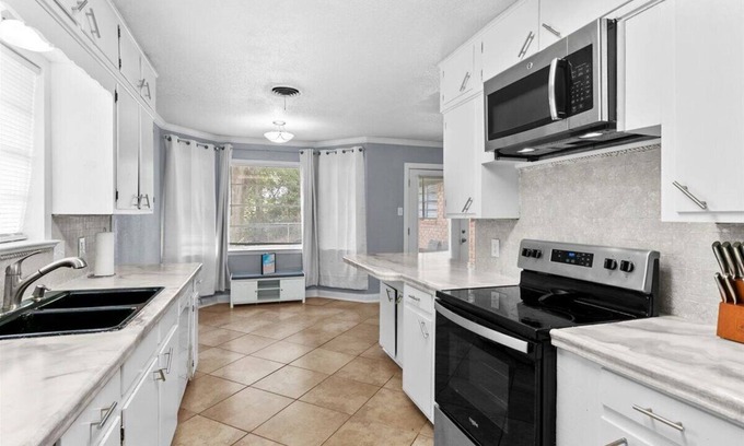Lakeview  Jefferson County House | Inviting 4 bedroom home in Port Arthur