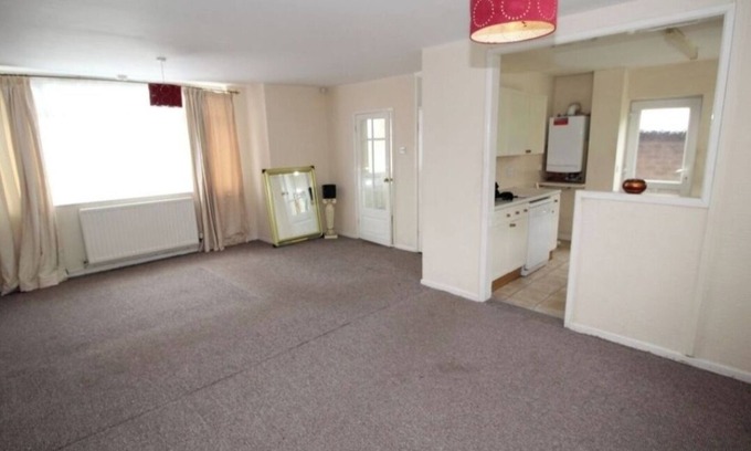 Offerton House | Inviting 5-Bed House in Stockport bramhall