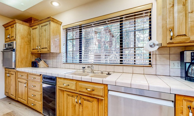 Cedar Glen House | Inviting alpine escape with fireplace, game room, deck, firepit & washer/dryer