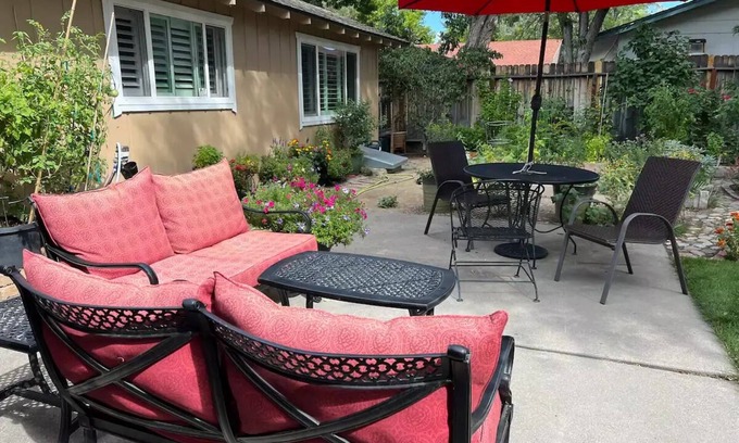 Reno House | Inviting and relaxing 3 bed 2 bath home in a lovely quiet neighborhood.