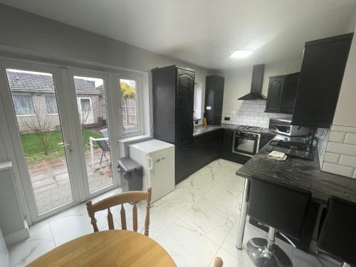 Pinkwell Apartment | Inviting Apartment in Hayes with Garden & Parking