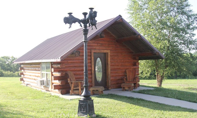 Martinsville Cabin | Inviting Cabin in Albany, MO. Enjoy the nature, fishing and breathtaking views.