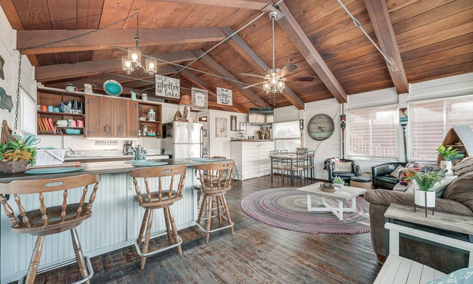 Kimberling City Cabin | Inviting Cabin ~ 11 Mi to Silverdollar City