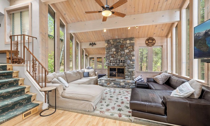 Truckee Cabin | Inviting Cabin w/A/C at Northstar | Spacious Kitchen | Close to Golf and Mtn Biking | Sleeps 6