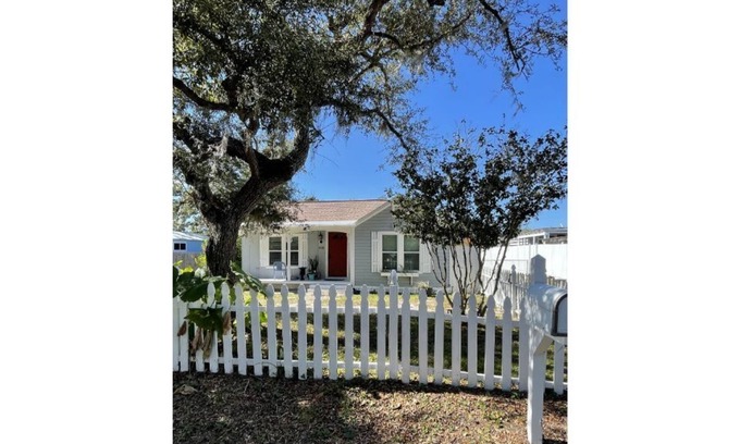 Panama City House | Inviting cottage in downtown Panama City.