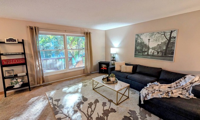 Maple Grove House | Inviting Cozy House in the Heart of Maple Grove