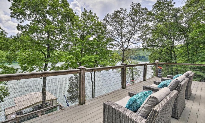 Caryville House | Inviting Family Abode with Dock on Norris Lake!
