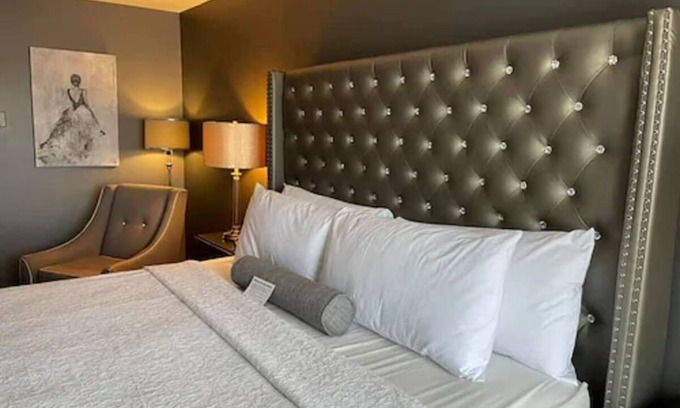 Zion Hotel | Inviting Firepit Nights, Peaceful Days w/Jacuzzi, Books & Garden Spaces
