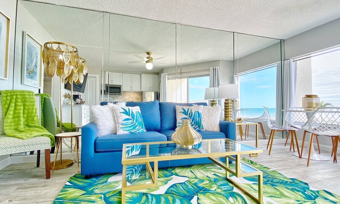 Belleair Beach Condo | Inviting Gulf-front condo with pool, beach access, private balcony & central AC