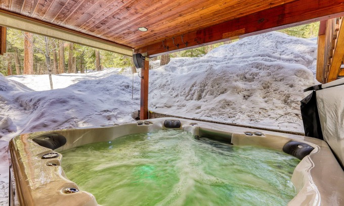 Kingswood Estates House | Inviting home with hot tub, fireplace, balcony, full kitchen, & W/D