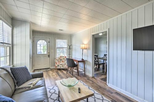 Forest Lake House | Inviting House 2 Mi to University of Alabama!