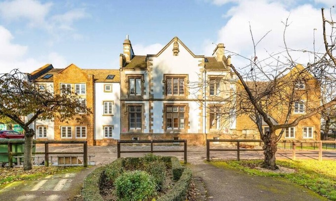 Banbury Apartment | Inviting No.12 The Meadow