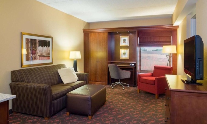 Carlisle House | Inviting Retreat with In-Room Movies and Free Breakfast – Steps from I-76 Access