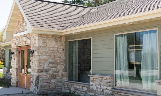 Ephraim House | Inviting Sister Bay retreat