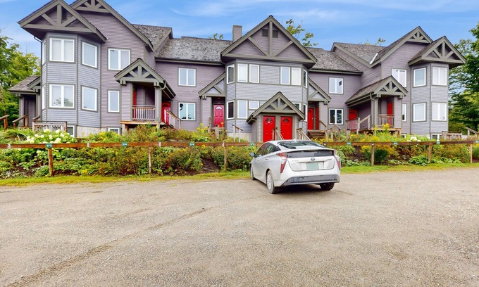 North Troy Condo | Inviting ski-in/ski-out condo - free WiFi, gas fireplace & free ski shuttle