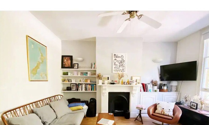 Homerton Apartment | Inviting Vintage Style 1BD near Hackney Central