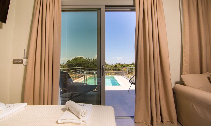 Mytikas House | IO Luxury Pool & Hot Tub Suites