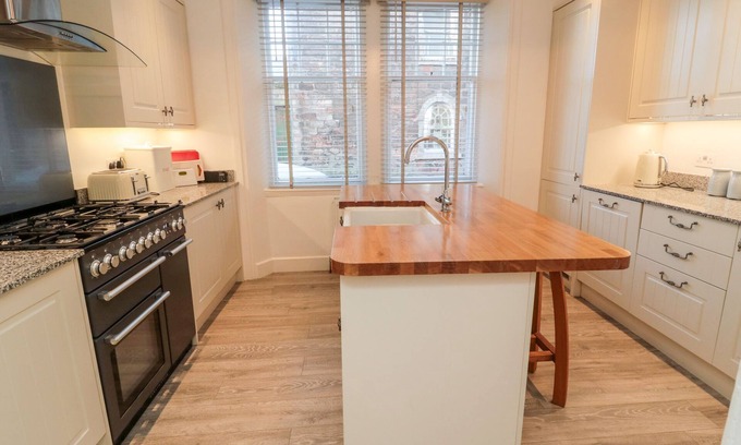 Berwick-upon-Tweed Cottage | Iona 10 Palace Street East