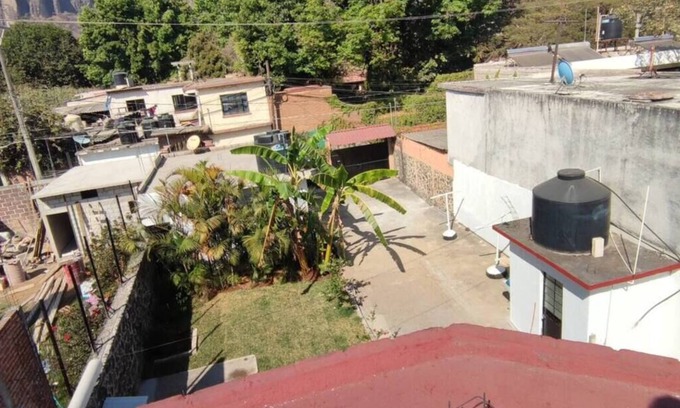 Tepoztlan Bed & Breakfast | IOW4 NA AguaLuna 4A CasaYogaLounge