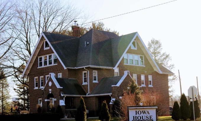 Ames Hotel | Iowa House Historic Inn