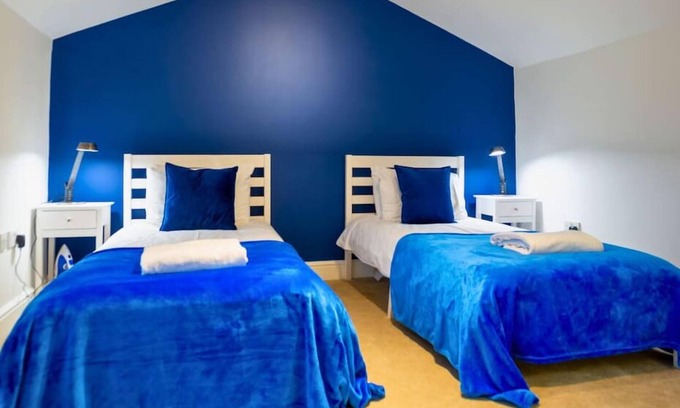 Bury St Edmunds Apartment | Ipswich City Centre Stay – 2BR 2BATH Flat for 6 Guests