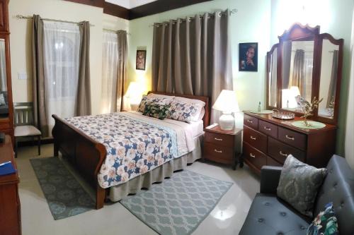 Caribbean Estates House | Irie HideAway - Private Studio in Gated Community -Caribbean Estates, Portmore