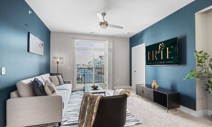 Westfield Apartment | IRIE Living-2BD Retreat, Grand Park+King Bed+Pool