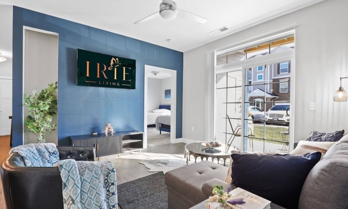 Westfield Condo | IRIE Living-Comfy Suite Grand Park+King Bed+Pool