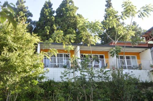 Ren'ai House | Iris Farmhouse