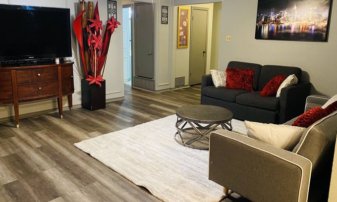 West Arlington House | Iris Lane Cozy 3BR near Arlington ent.district