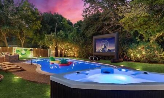 Fort Worth House | Iris - Playful Pool Home w/Hot Tub By TCU