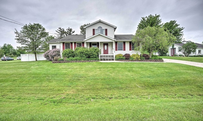 Onsted House | Irish Hills Farmhouse w/Furnished Deck & Playset