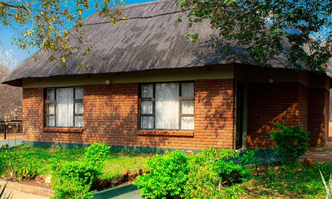 Victoria Falls Bed & Breakfast | iroCK Lodge